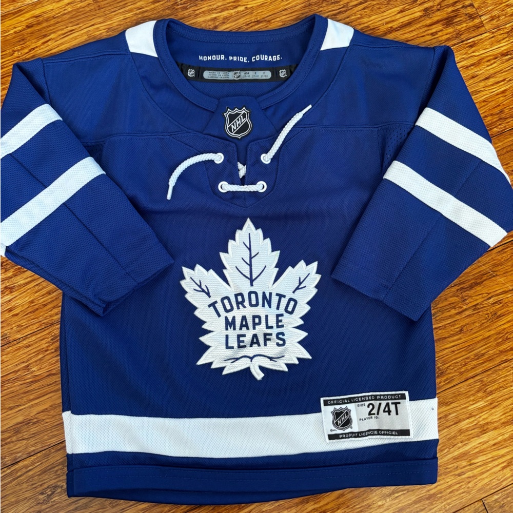 EUC Toronto maple leafs jersey